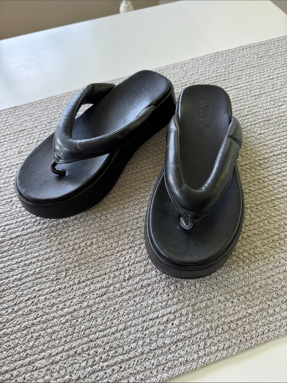 ASOS Black Padded Flip Flop Platform Sandals Sz 6
